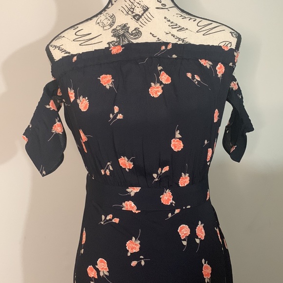 Bardot Maxi Dress in Raining Jasmine FLYNN SKYE
Color:Raining Jasmine Size: S - Picture 6 of 13